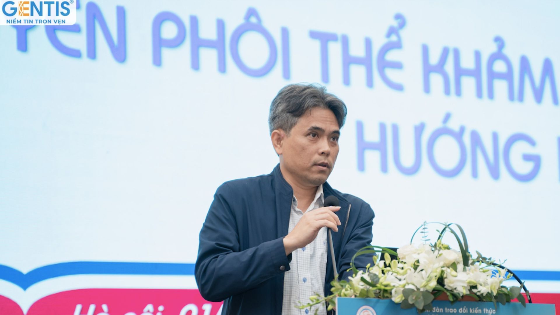 Tại buổi Talkshow, PGS.TS.BS Hồ Sỹ H&ugrave;ng đ&atilde; chia sẻ những kiến thức hữu &iacute;ch về chuyển ph&ocirc;i thể khảm