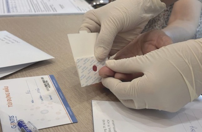 Bà mẹ Hà Nội xúc động vỡ oà khi tìm được con gái ở Pháp nhờ báo Dân Trí