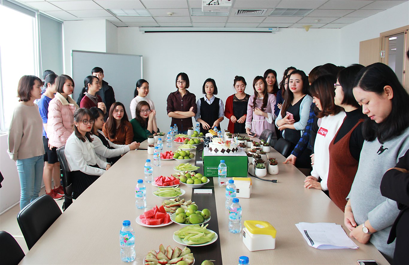 Gentis tưng bừng tổ chức giao lưu ch&agrave;o mừng 8/3