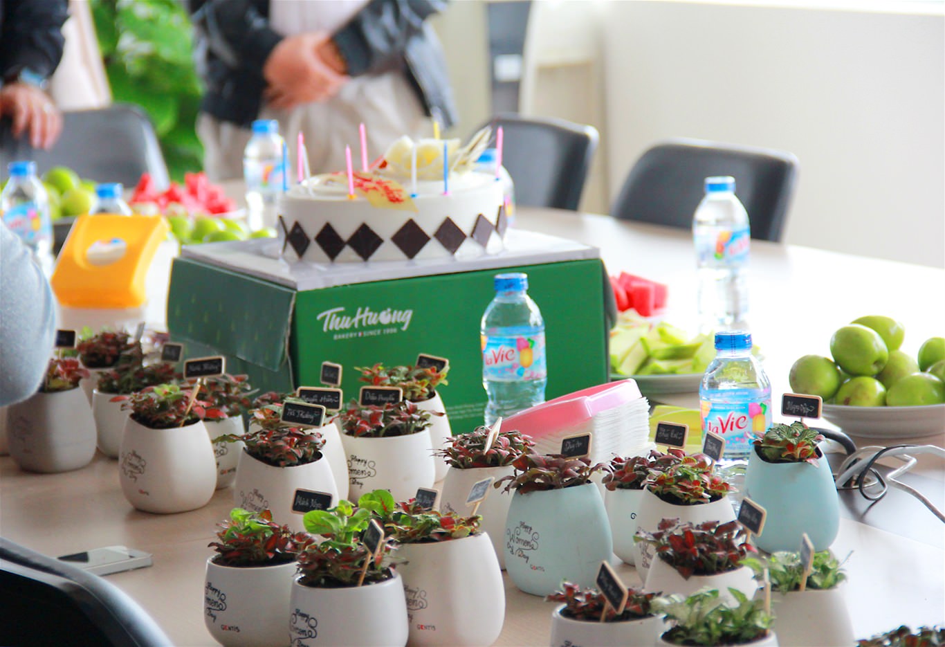 Gentis tưng bừng tổ chức giao lưu ch&agrave;o mừng 8/3