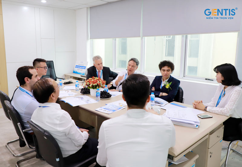 Đoàn chuyên gia Sản Phụ khoa của Pháp đến thăm GENTIS