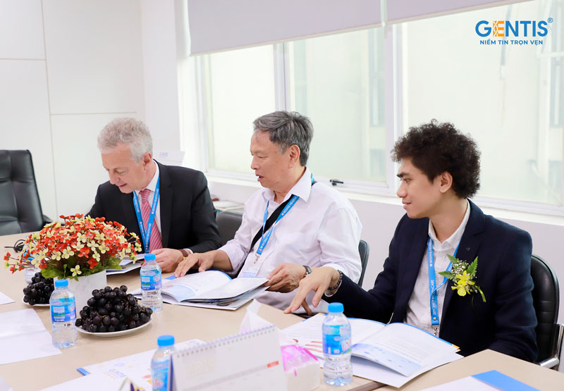 Đoàn chuyên gia Sản Phụ khoa của Pháp đến thăm GENTIS