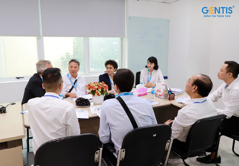 Đoàn chuyên gia Sản Phụ khoa của Pháp đến thăm GENTIS