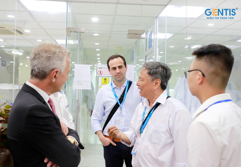 Đoàn chuyên gia Sản Phụ khoa của Pháp đến thăm GENTIS