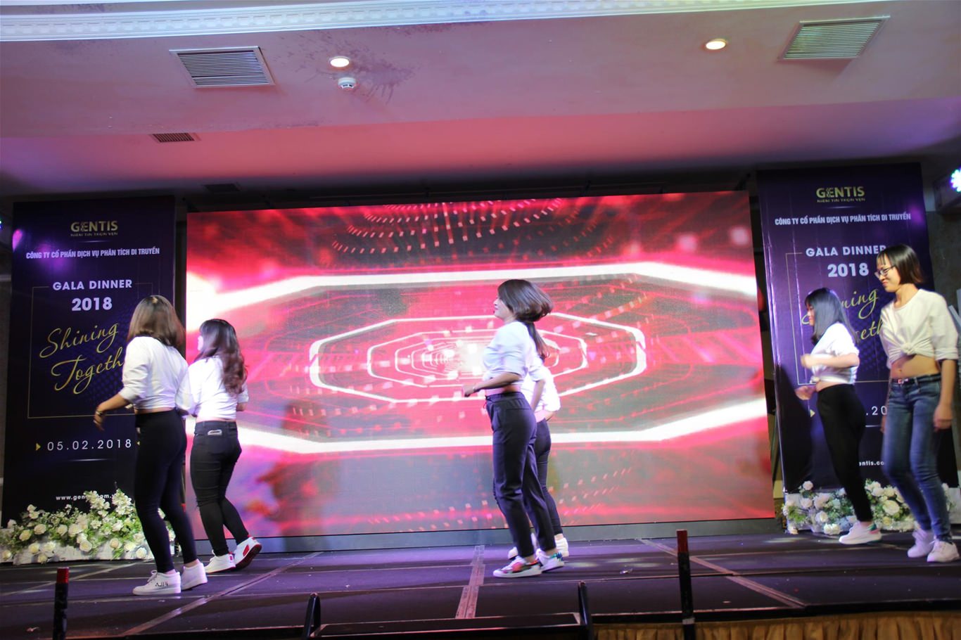 Lễ tổng kết v&agrave; vinh danh những c&aacute; nh&acirc;n xuất sắc năm 2017 của GENTIS